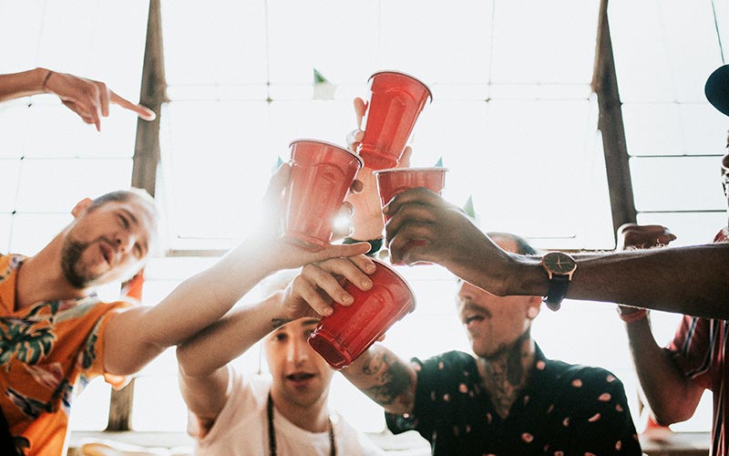 Jóvenes de botellón